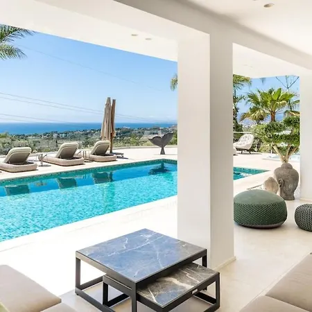 Absolute High End With Pool & Jacuzzi