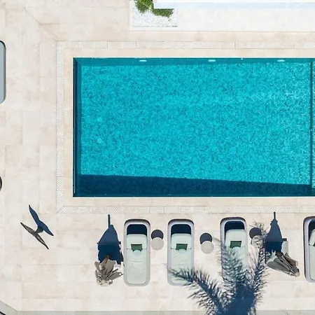 Absolute High End With Pool & Jacuzzi
