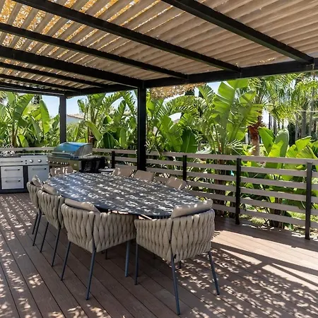 Absolute High End With Pool & Jacuzzi
