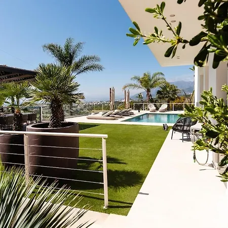Absolute High End With Pool & Jacuzzi