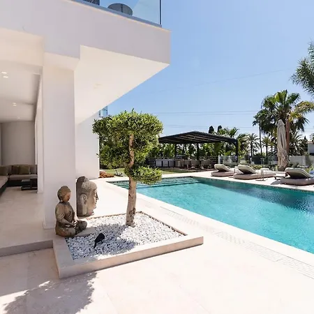 Absolute High End With Pool & Jacuzzi *