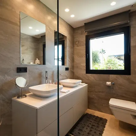 Absolute High End With Pool & Jacuzzi * ماربيا