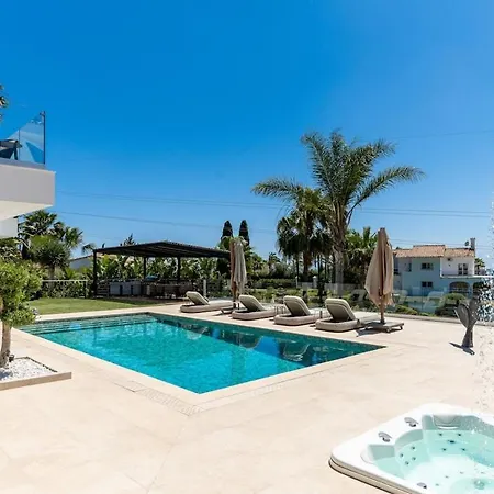 Absolute High End With Pool & Jacuzzi فيلة ماربيا