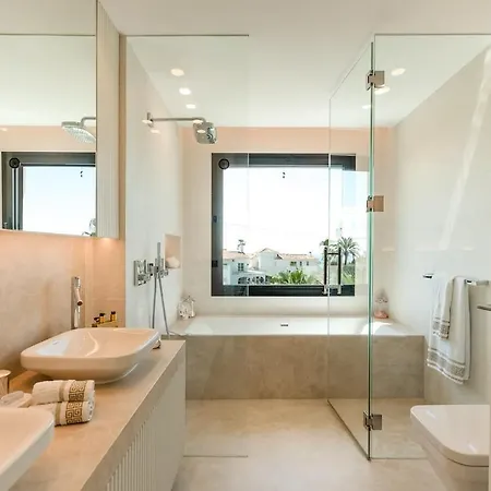 Absolute High End With Pool & Jacuzzi
