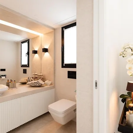 Absolute High End With Pool & Jacuzzi *
