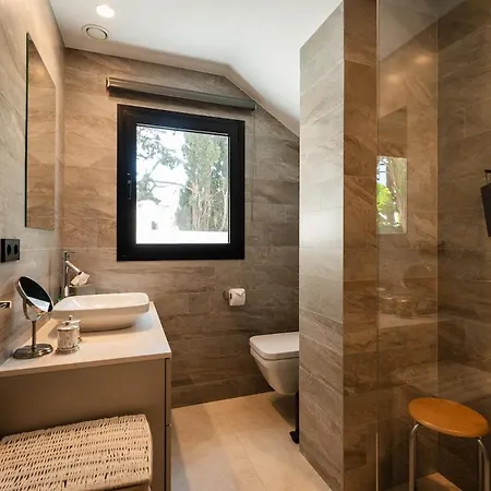 Absolute High End With Pool & Jacuzzi * ماربيا